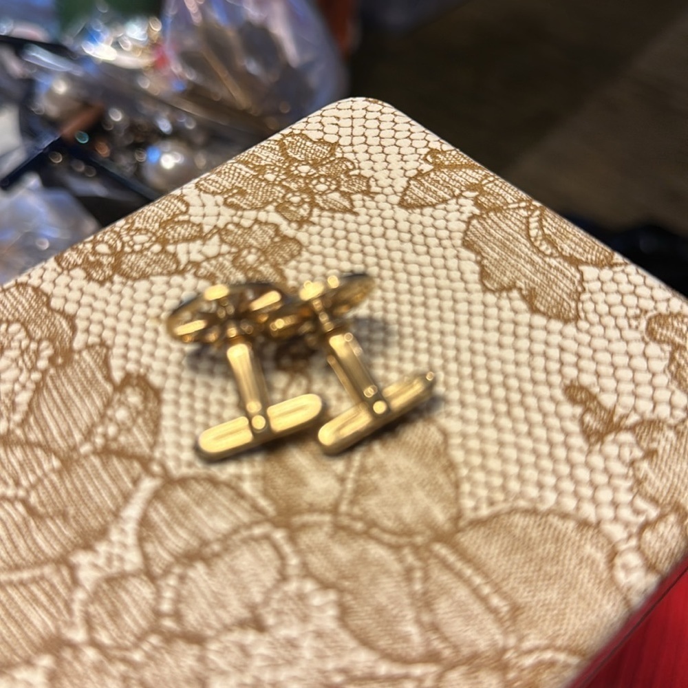 Vintage pair of cufflinks. They look like wagon wheels, - Picture 3 of 3